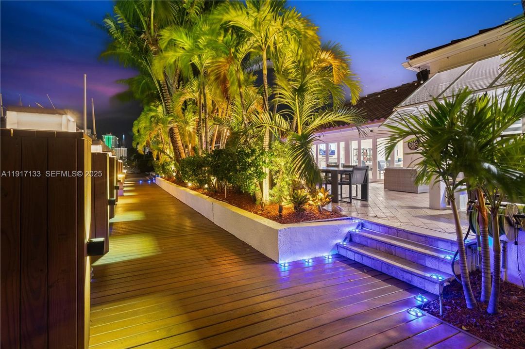 For Sale: $3,795,000 (4 beds, 3 baths, 3261 Square Feet)