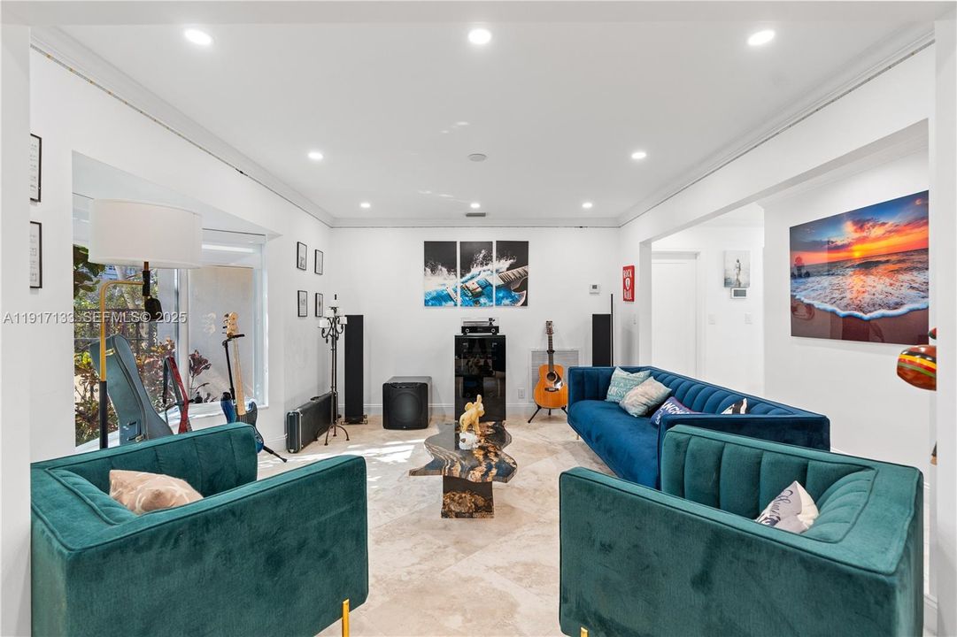 For Sale: $3,795,000 (4 beds, 3 baths, 3261 Square Feet)