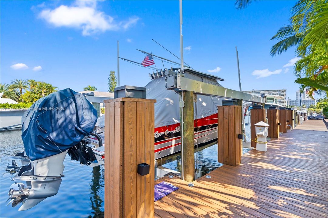 For Sale: $3,795,000 (4 beds, 3 baths, 3261 Square Feet)