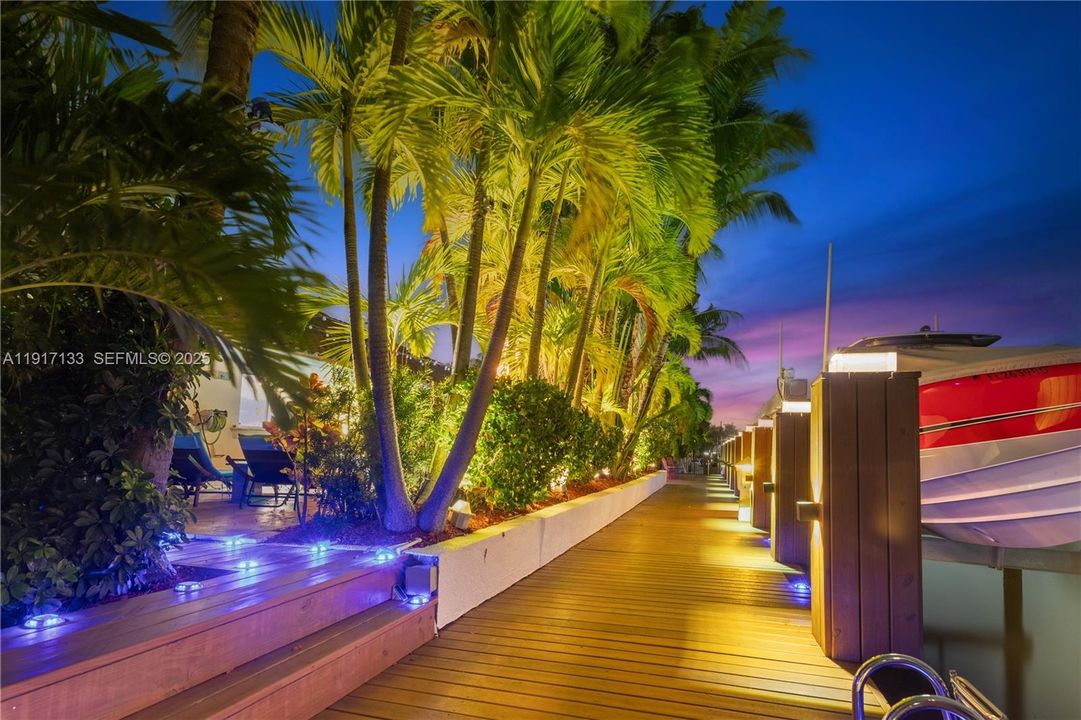 For Sale: $3,795,000 (4 beds, 3 baths, 3261 Square Feet)