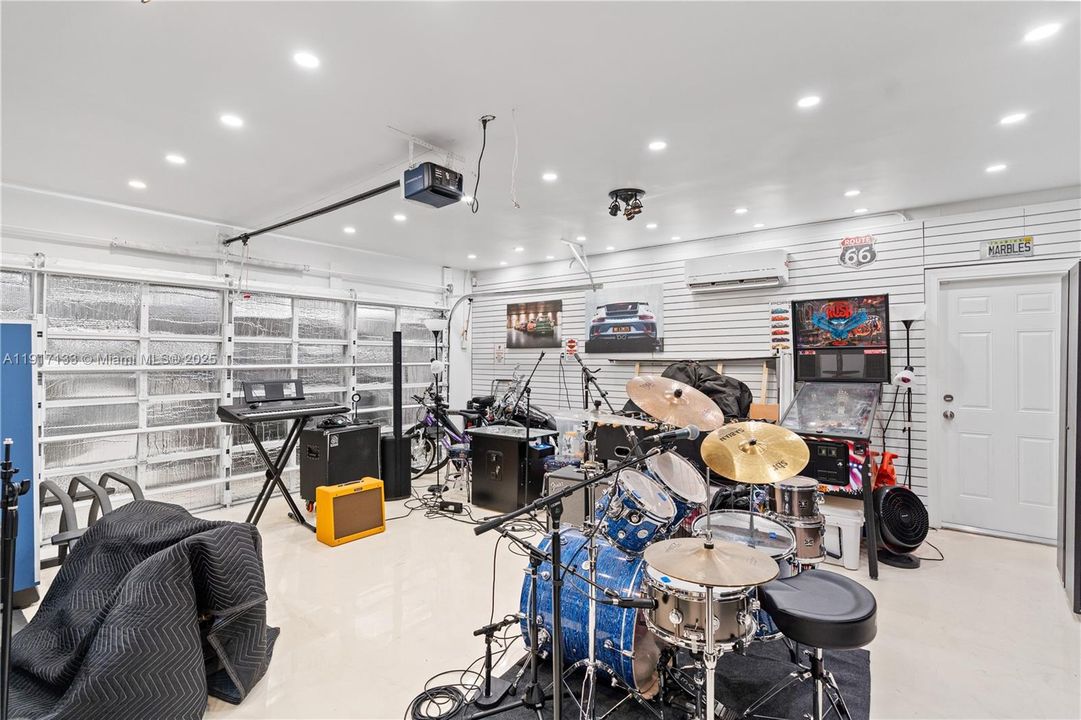 For Sale: $3,795,000 (4 beds, 3 baths, 3261 Square Feet)