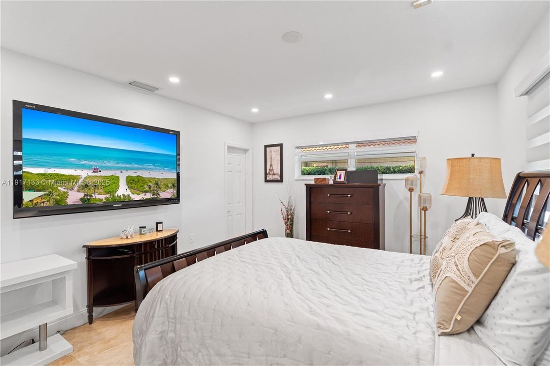 For Sale: $3,795,000 (4 beds, 3 baths, 3261 Square Feet)