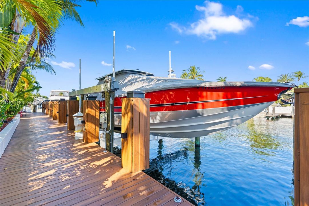 For Sale: $3,795,000 (4 beds, 3 baths, 3261 Square Feet)