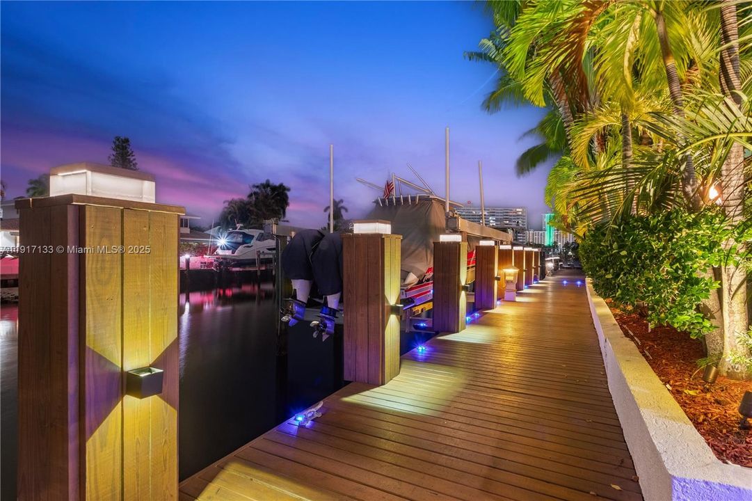 For Sale: $3,795,000 (4 beds, 3 baths, 3261 Square Feet)