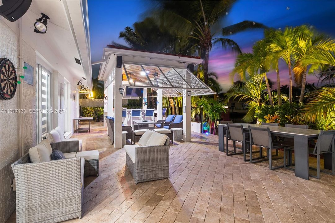 For Sale: $3,795,000 (4 beds, 3 baths, 3261 Square Feet)