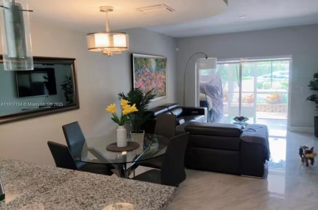 For Sale: $318,990 (2 beds, 2 baths, 1110 Square Feet)