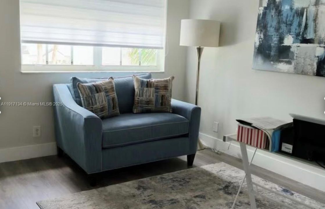 For Sale: $318,990 (2 beds, 2 baths, 1110 Square Feet)