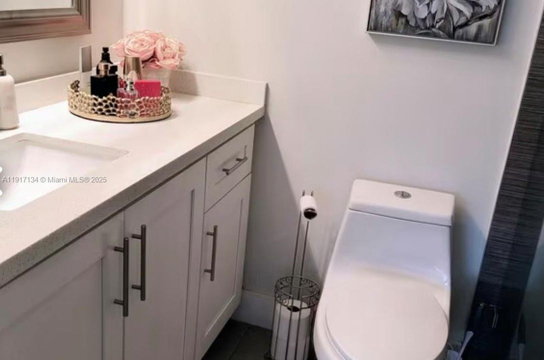 For Sale: $318,990 (2 beds, 2 baths, 1110 Square Feet)