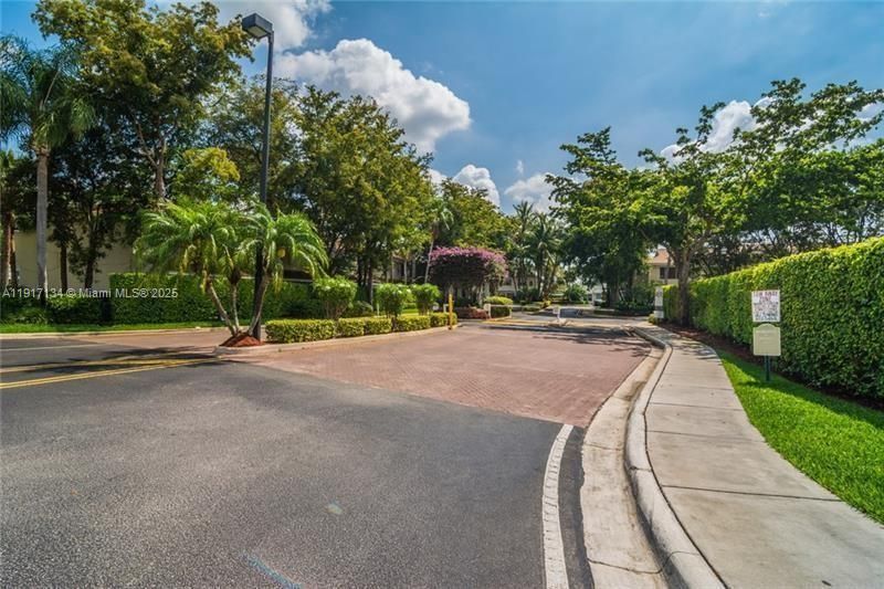 For Sale: $318,990 (2 beds, 2 baths, 1110 Square Feet)