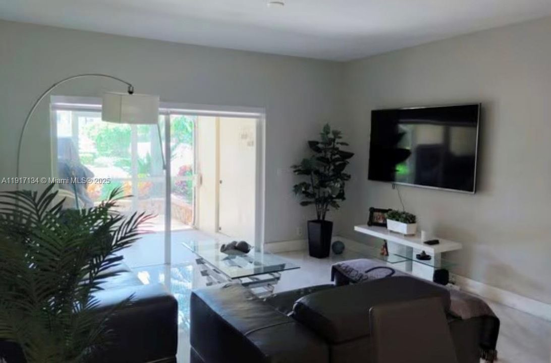 For Sale: $318,990 (2 beds, 2 baths, 1110 Square Feet)