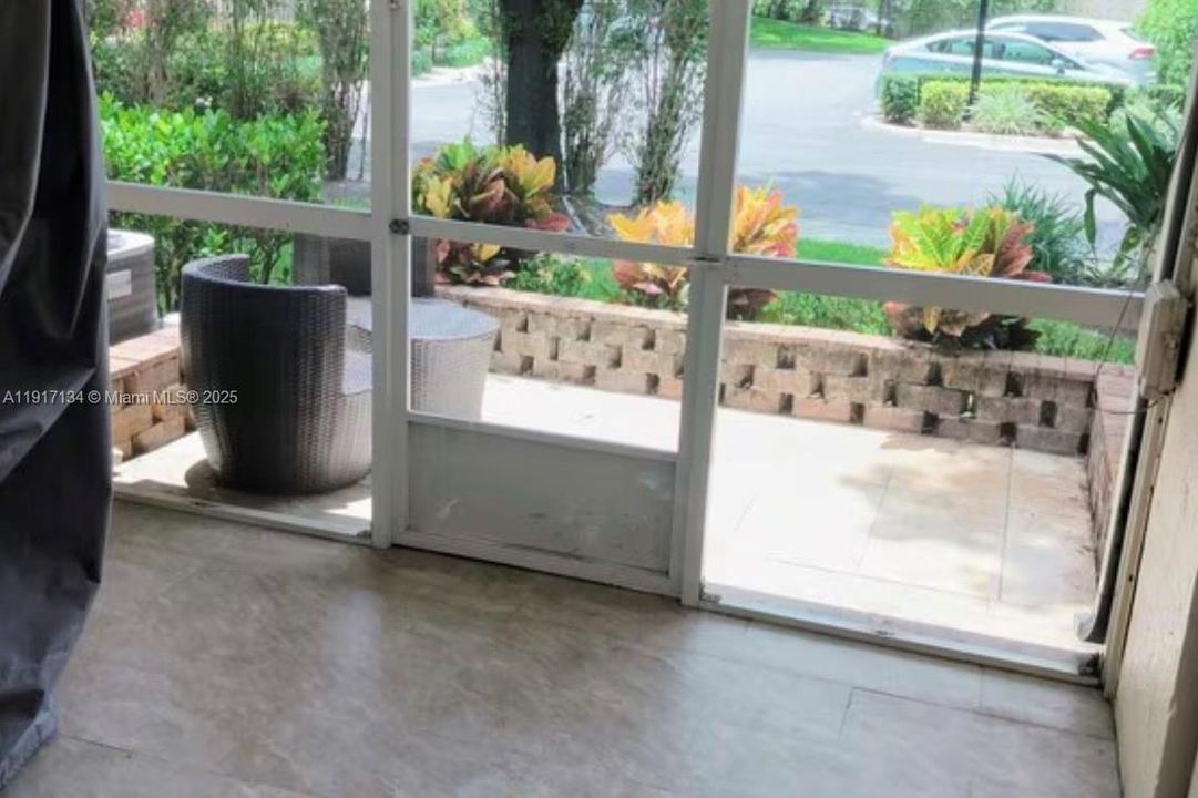 For Sale: $318,990 (2 beds, 2 baths, 1110 Square Feet)