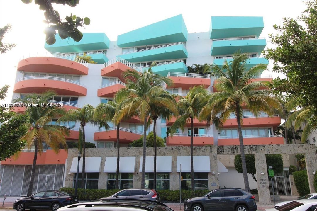 For Rent: $7,000 (2 beds, 2 baths, 942 Square Feet)