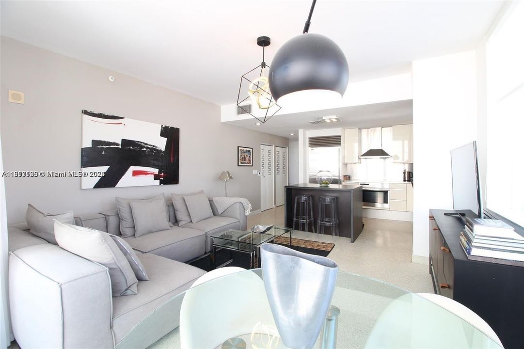 For Rent: $7,000 (2 beds, 2 baths, 942 Square Feet)