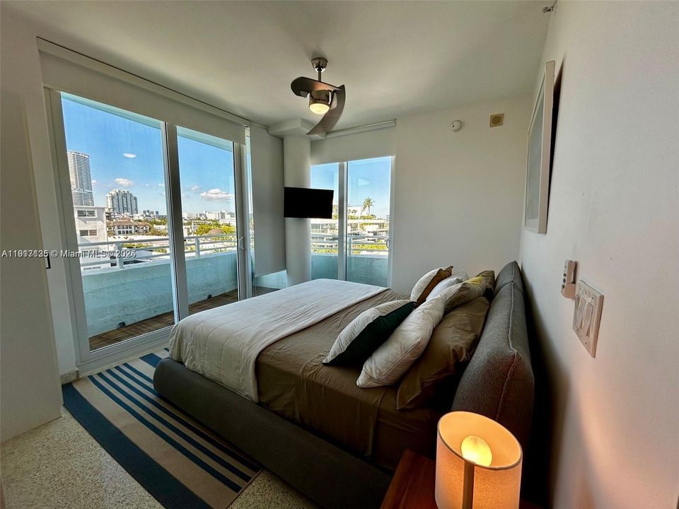 For Rent: $7,000 (2 beds, 2 baths, 942 Square Feet)