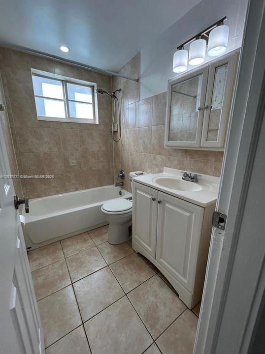 出租: $1,700 (0 贝兹, 1 浴室, 387 平方英尺)