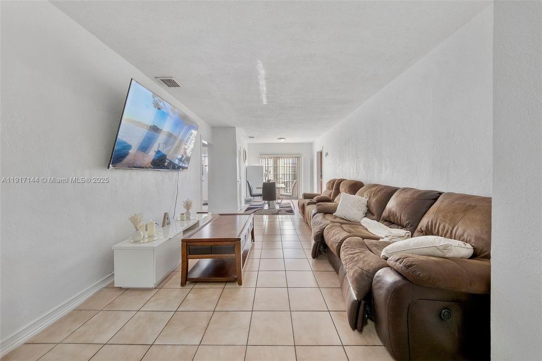 For Sale: $749,999 (3 beds, 2 baths, 1196 Square Feet)