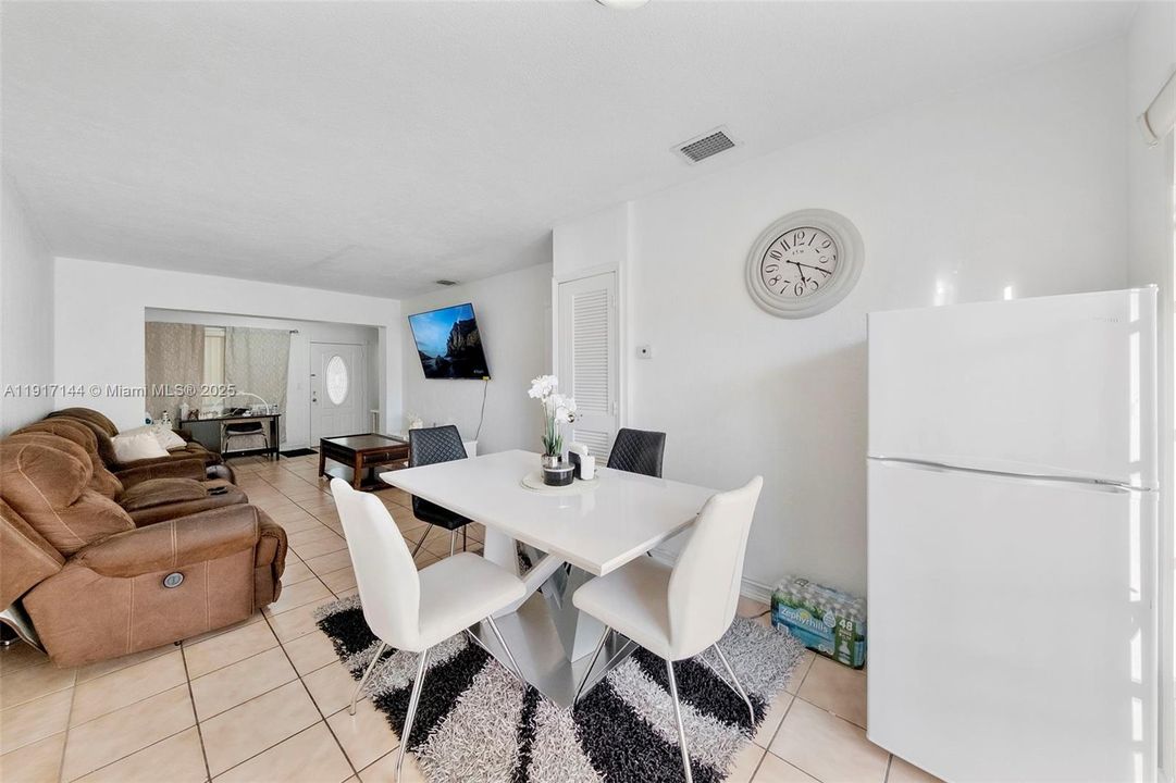 For Sale: $749,999 (3 beds, 2 baths, 1196 Square Feet)