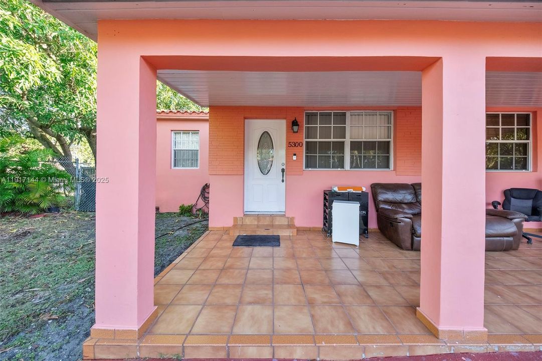 For Sale: $749,999 (3 beds, 2 baths, 1196 Square Feet)