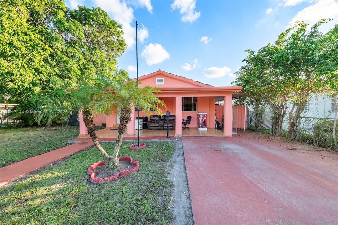 For Sale: $749,999 (3 beds, 2 baths, 1196 Square Feet)