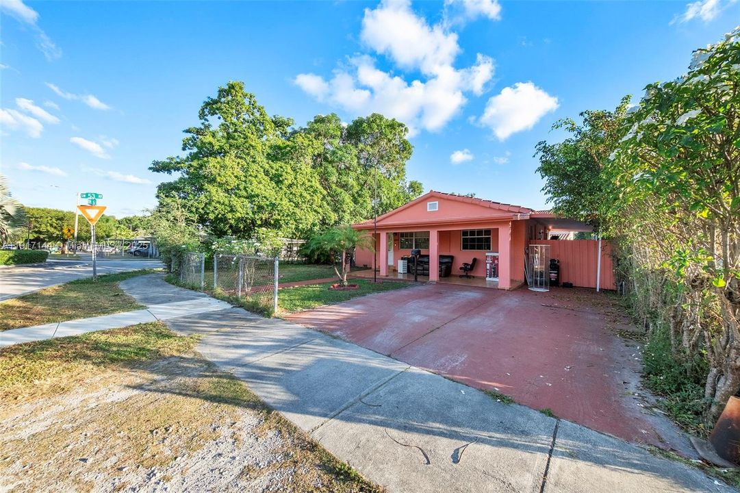 For Sale: $749,999 (3 beds, 2 baths, 1196 Square Feet)
