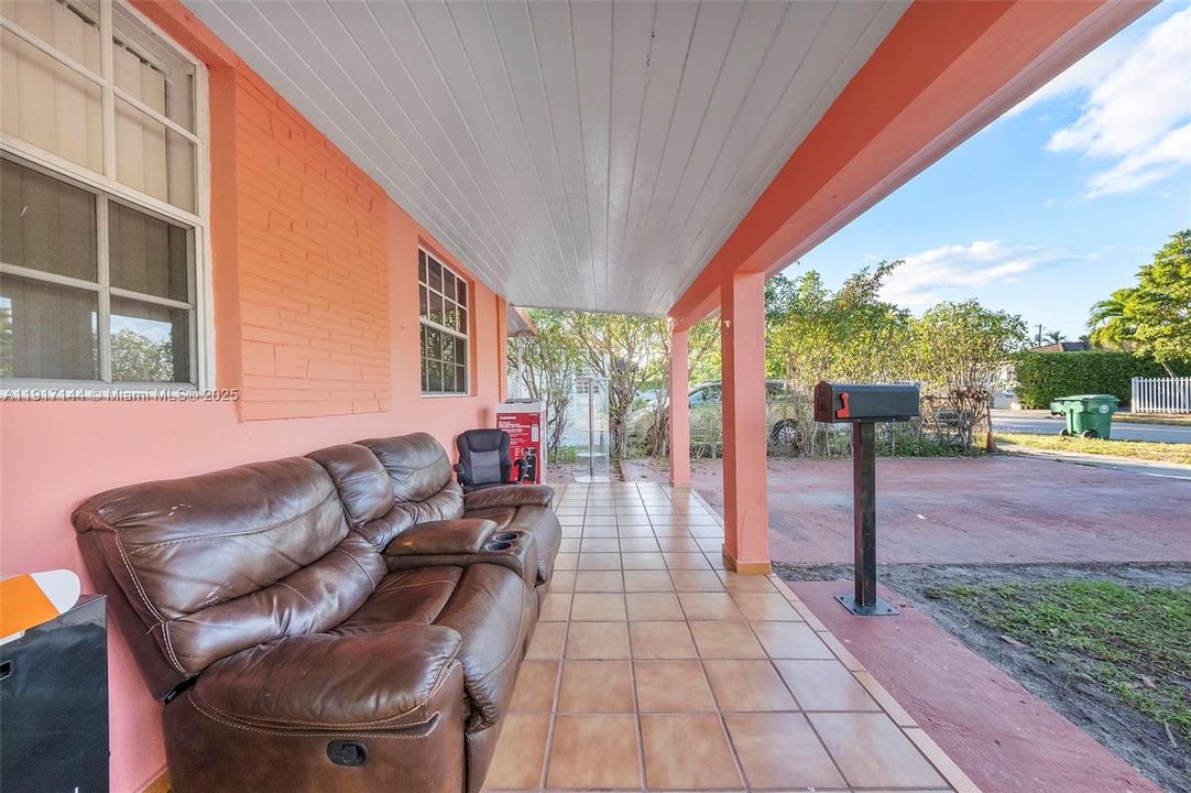 For Sale: $749,999 (3 beds, 2 baths, 1196 Square Feet)