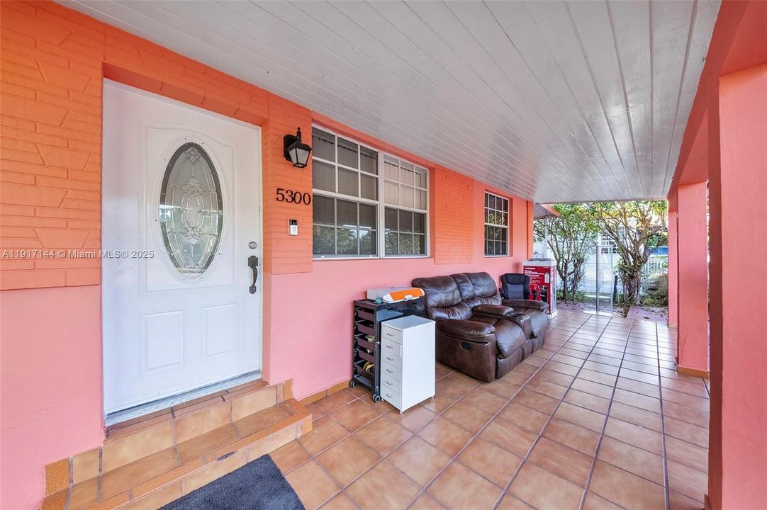 For Sale: $749,999 (3 beds, 2 baths, 1196 Square Feet)