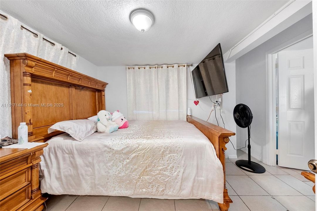 For Sale: $749,999 (3 beds, 2 baths, 1196 Square Feet)