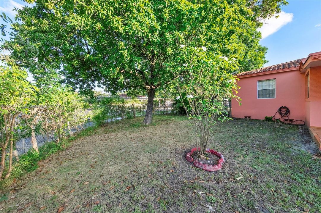 For Sale: $749,999 (3 beds, 2 baths, 1196 Square Feet)