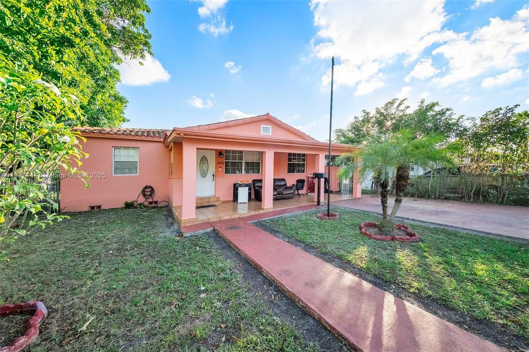 For Sale: $749,999 (3 beds, 2 baths, 1196 Square Feet)