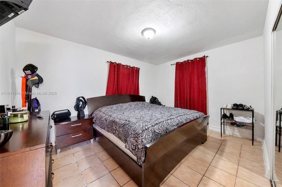 For Sale: $749,999 (3 beds, 2 baths, 1196 Square Feet)