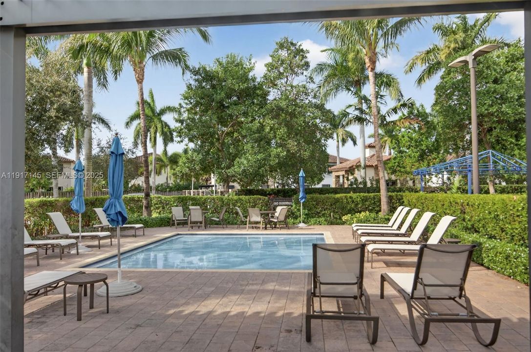 待售: $399,000 (2 贝兹, 2 浴室, 1422 平方英尺)