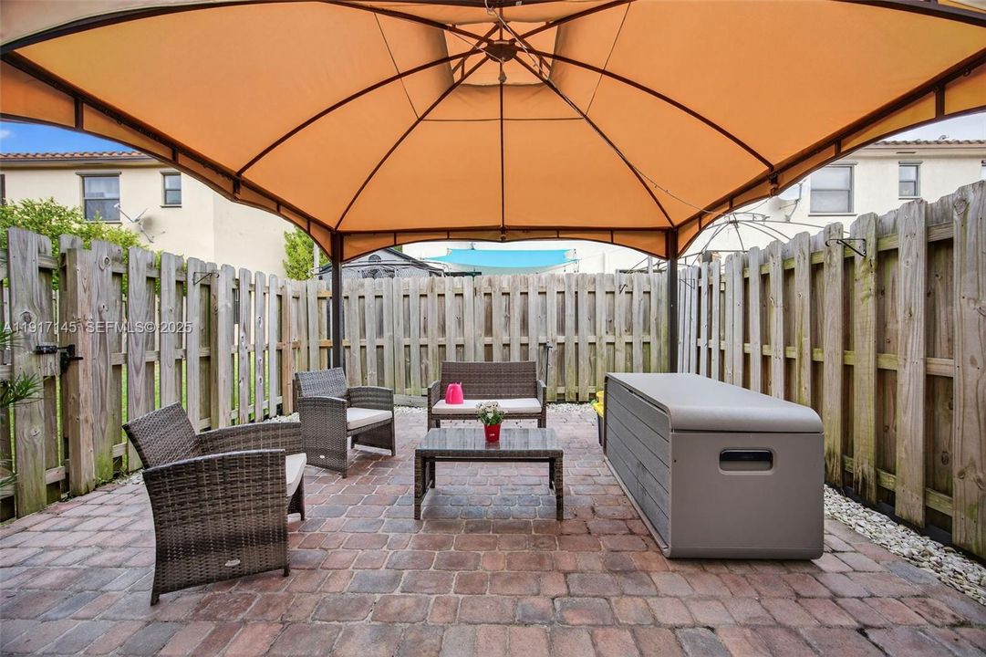 待售: $399,000 (2 贝兹, 2 浴室, 1422 平方英尺)