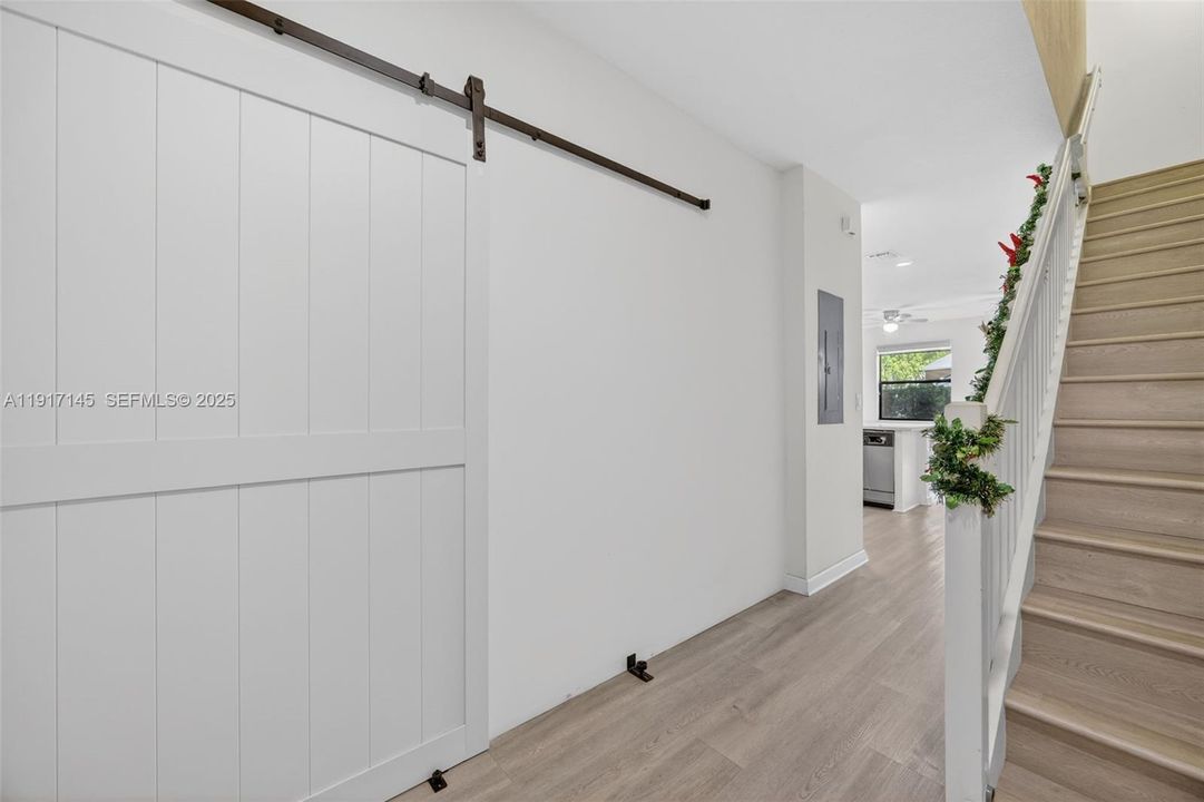 待售: $399,000 (2 贝兹, 2 浴室, 1422 平方英尺)