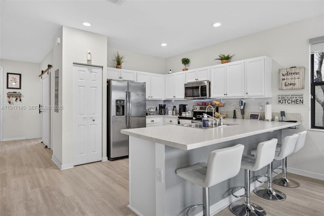 待售: $399,000 (2 贝兹, 2 浴室, 1422 平方英尺)