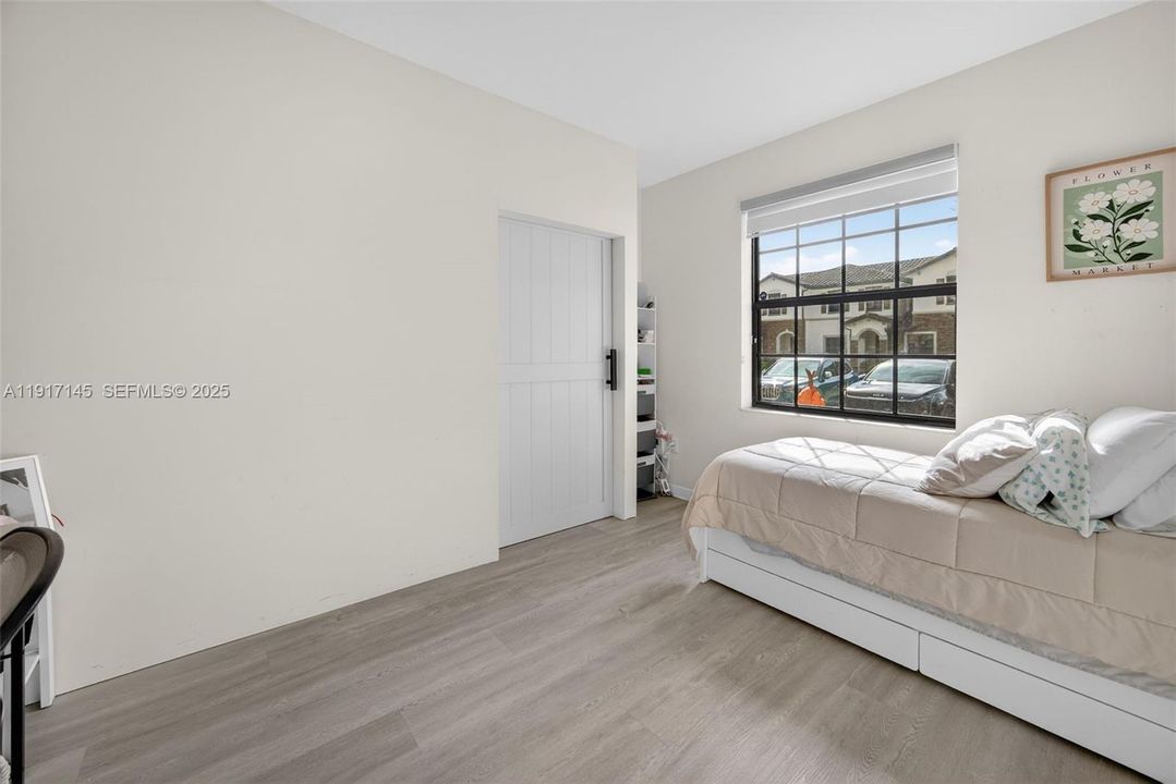 待售: $399,000 (2 贝兹, 2 浴室, 1422 平方英尺)