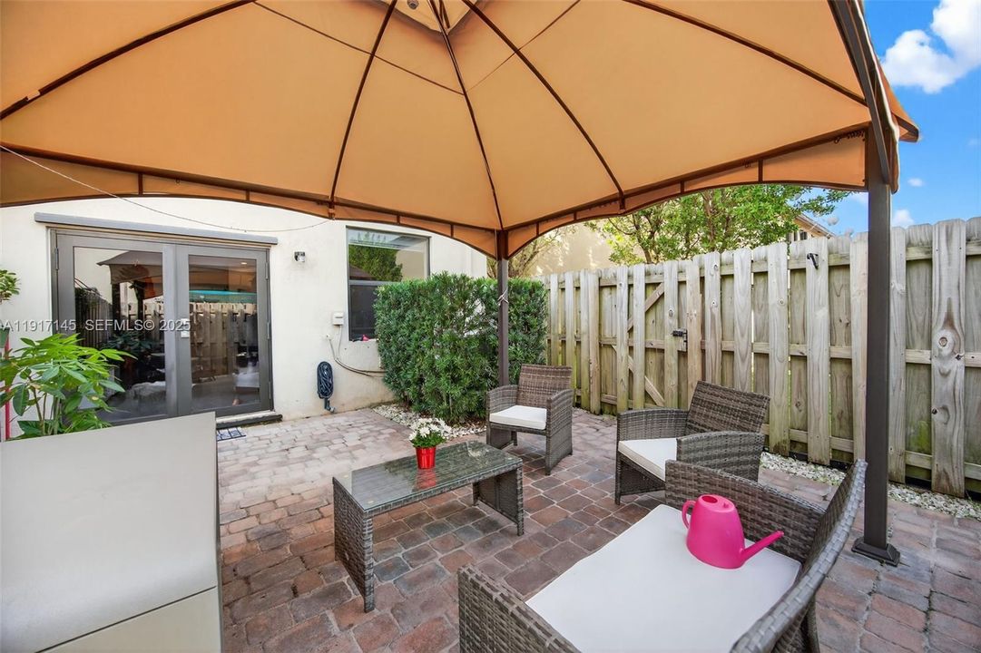 待售: $399,000 (2 贝兹, 2 浴室, 1422 平方英尺)