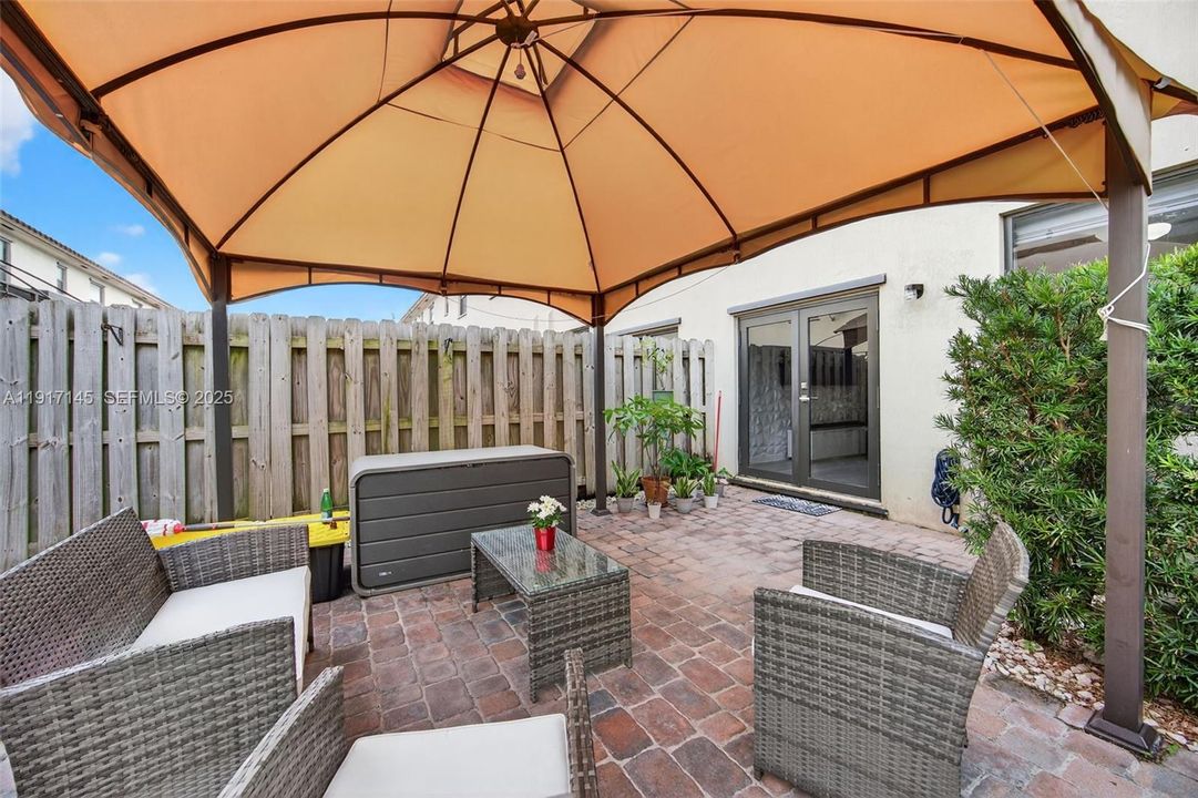 待售: $399,000 (2 贝兹, 2 浴室, 1422 平方英尺)