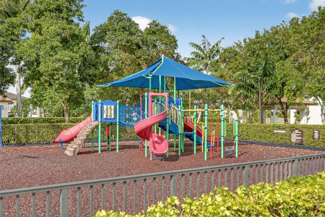 待售: $399,000 (2 贝兹, 2 浴室, 1422 平方英尺)