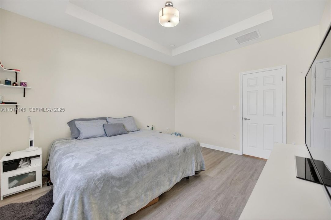 待售: $399,000 (2 贝兹, 2 浴室, 1422 平方英尺)