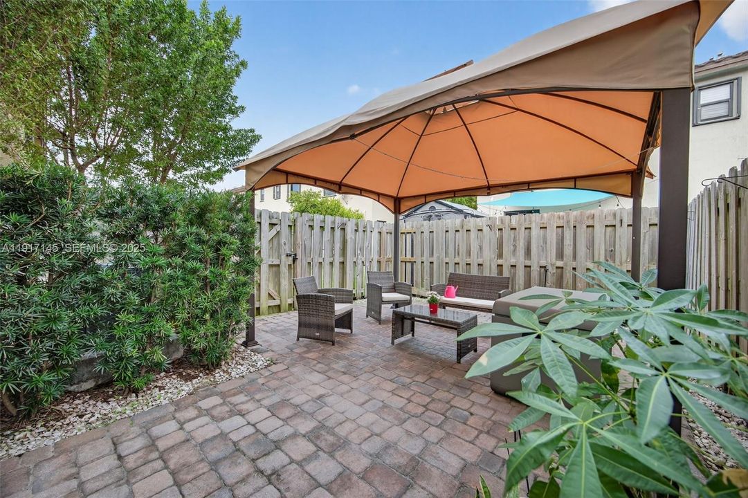 待售: $399,000 (2 贝兹, 2 浴室, 1422 平方英尺)