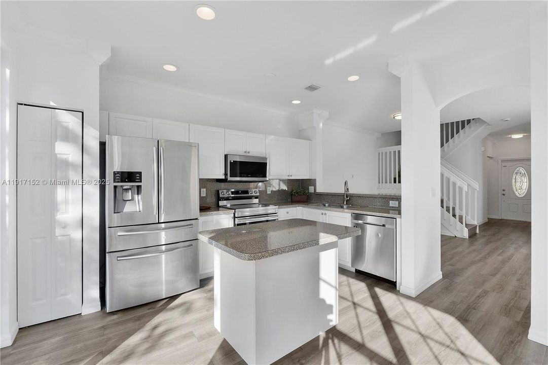 На продажу: $480,000 (4 спален, 2 ванн, 1848 Квадратных фут)