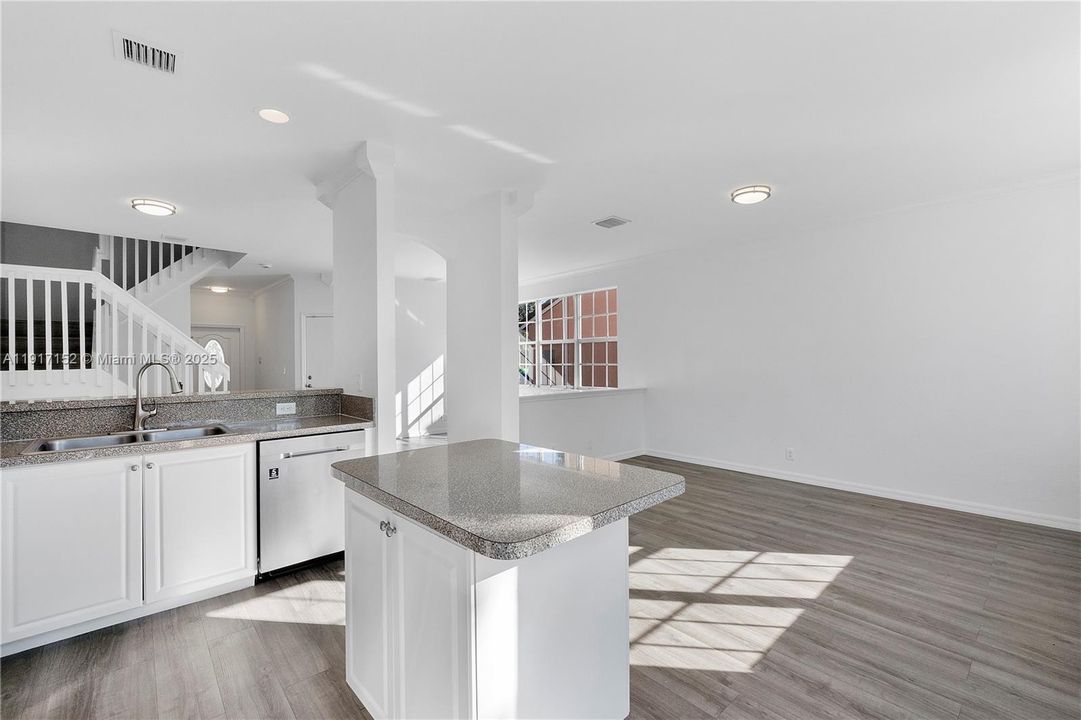 На продажу: $480,000 (4 спален, 2 ванн, 1848 Квадратных фут)