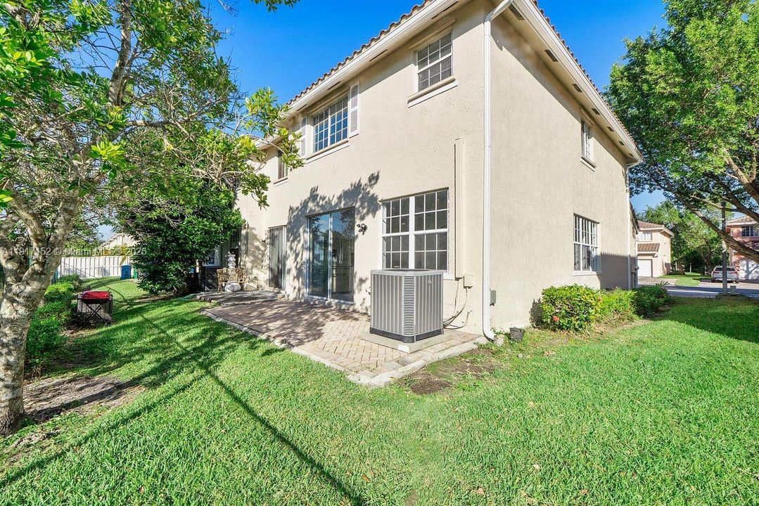 На продажу: $480,000 (4 спален, 2 ванн, 1848 Квадратных фут)