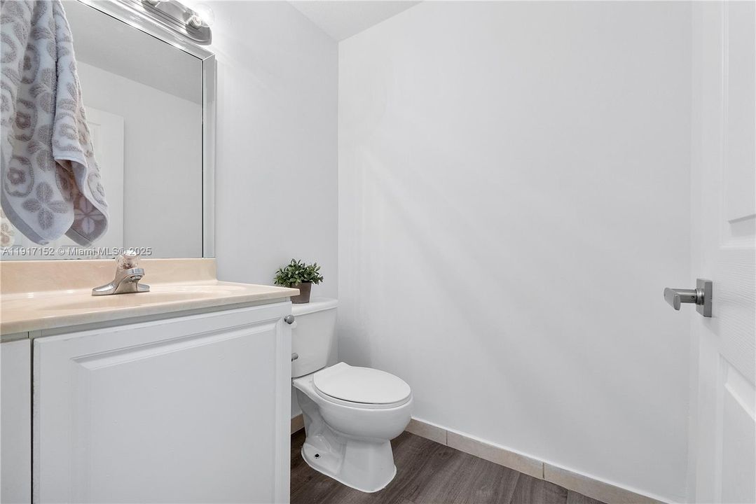 На продажу: $480,000 (4 спален, 2 ванн, 1848 Квадратных фут)