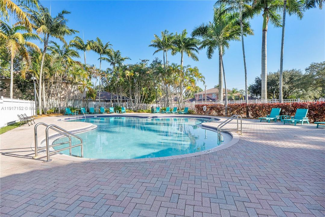 На продажу: $480,000 (4 спален, 2 ванн, 1848 Квадратных фут)