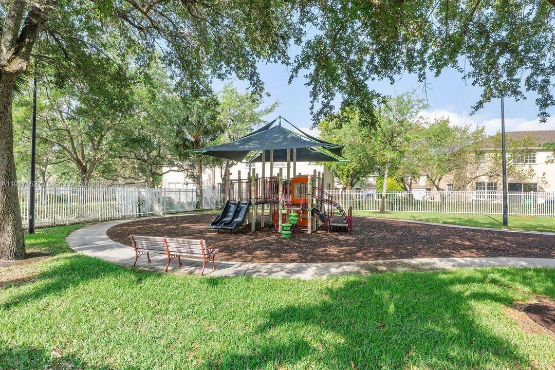 На продажу: $480,000 (4 спален, 2 ванн, 1848 Квадратных фут)