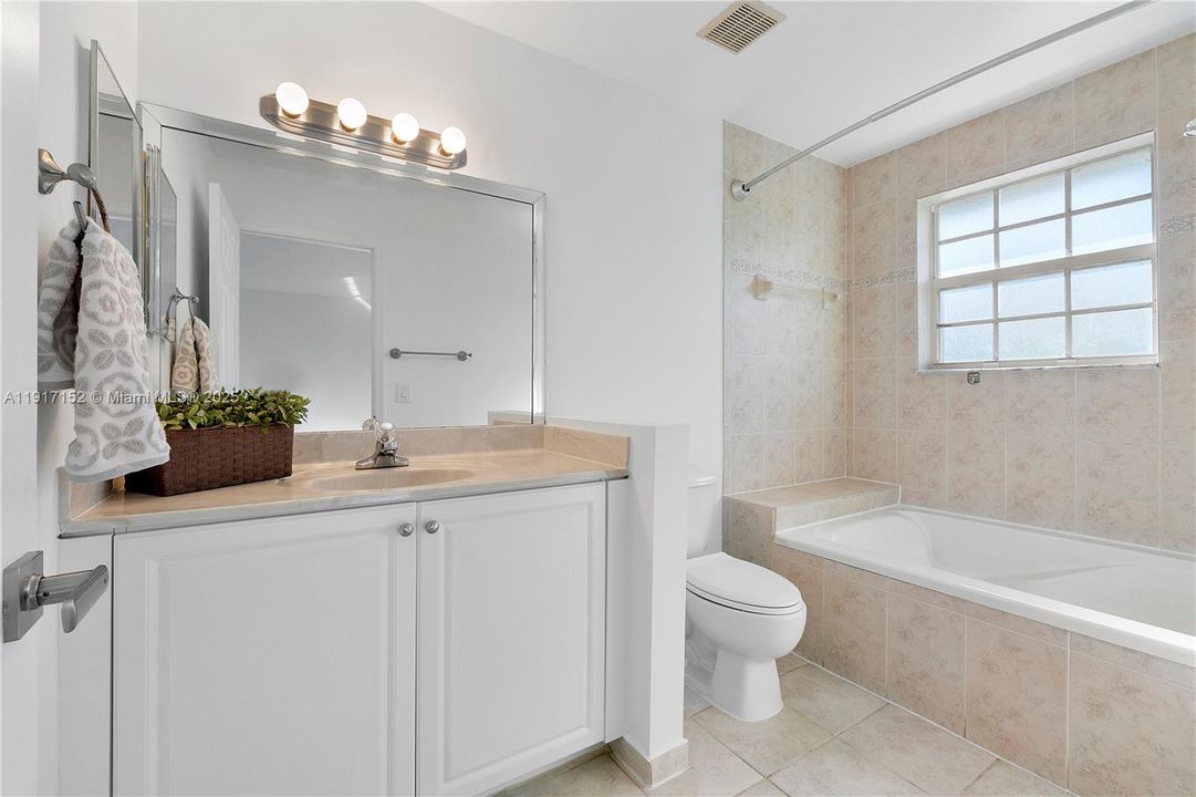 На продажу: $480,000 (4 спален, 2 ванн, 1848 Квадратных фут)