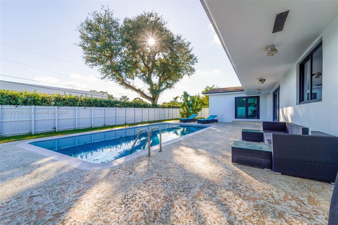 For Sale: $1,499,000 (4 beds, 2 baths, 2596 Square Feet)