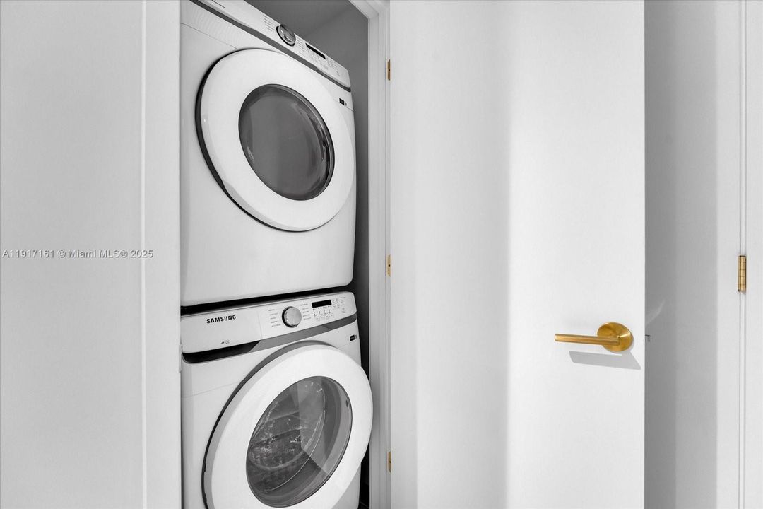 出租: $12,500 (2 贝兹, 2 浴室, 1300 平方英尺)