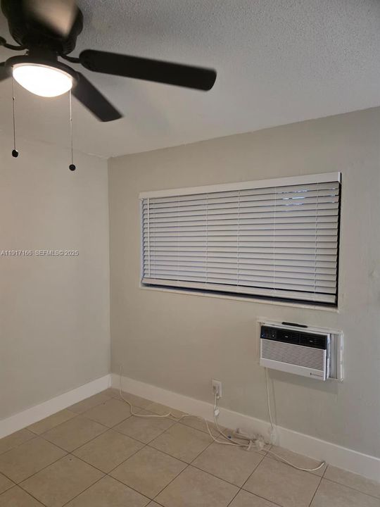 В аренду: $1,400 (1 спален, 1 ванн, 750 Квадратных фут)